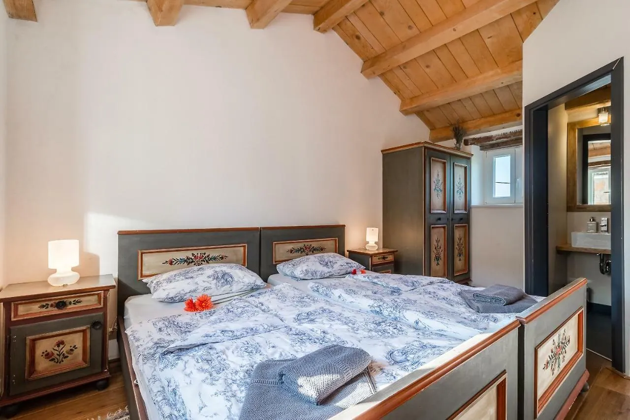 Tenuta Paljari 0*, Vizinada